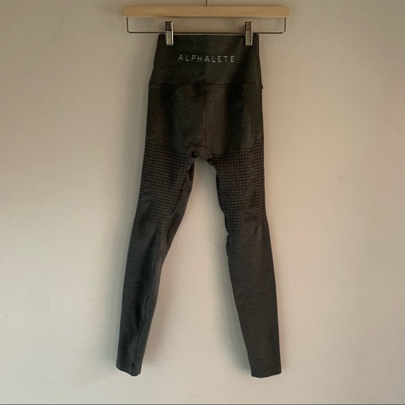 Alphalete Halo Leggings in Charcoal - Picture 3 of 9